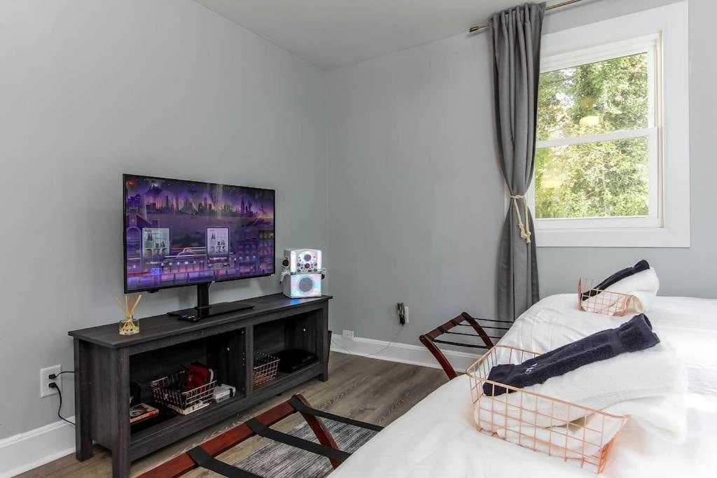 West End Bungalow Perfect To Work, Play, & Escape Atlanta Exterior photo