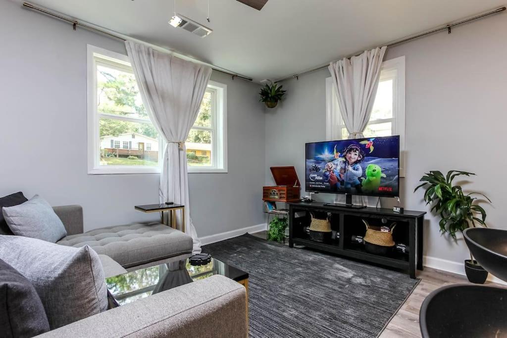 West End Bungalow Perfect To Work, Play, & Escape Atlanta Exterior photo
