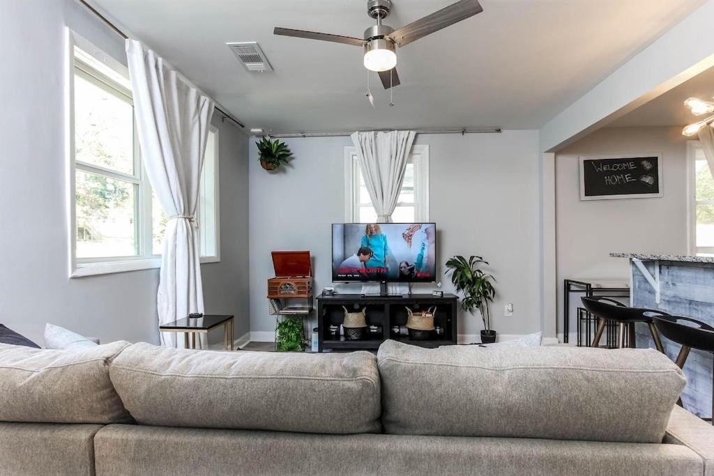 West End Bungalow Perfect To Work, Play, & Escape Atlanta Exterior photo