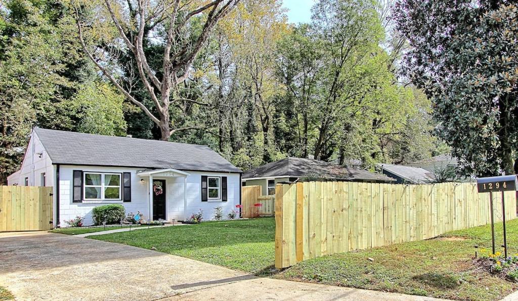 West End Bungalow Perfect To Work, Play, & Escape Atlanta Exterior photo